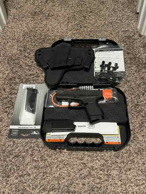 Glock 43 with extra magazines NEW