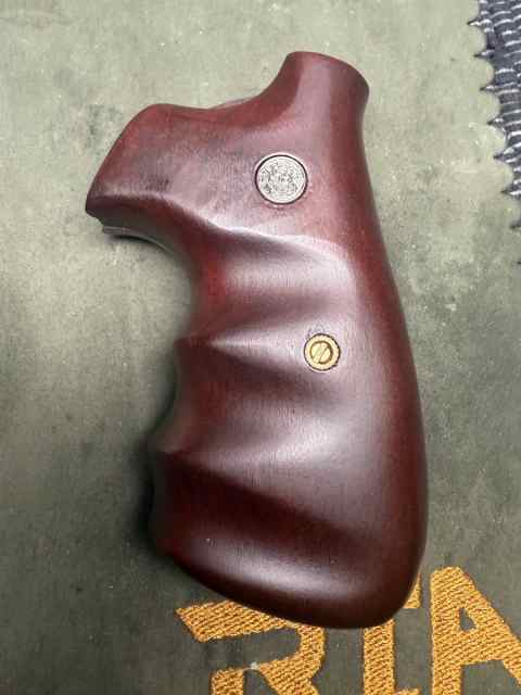 Smith &amp; Wesson N- Frame grips