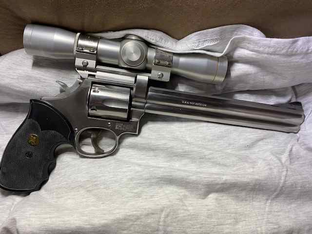 S&amp;W 686 357 MAG 8IN SATIN STAINLESS LEUPOLD 4X