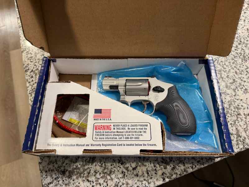 Smith &amp; Wesson 632-UC .32h&amp;r mag Brand New