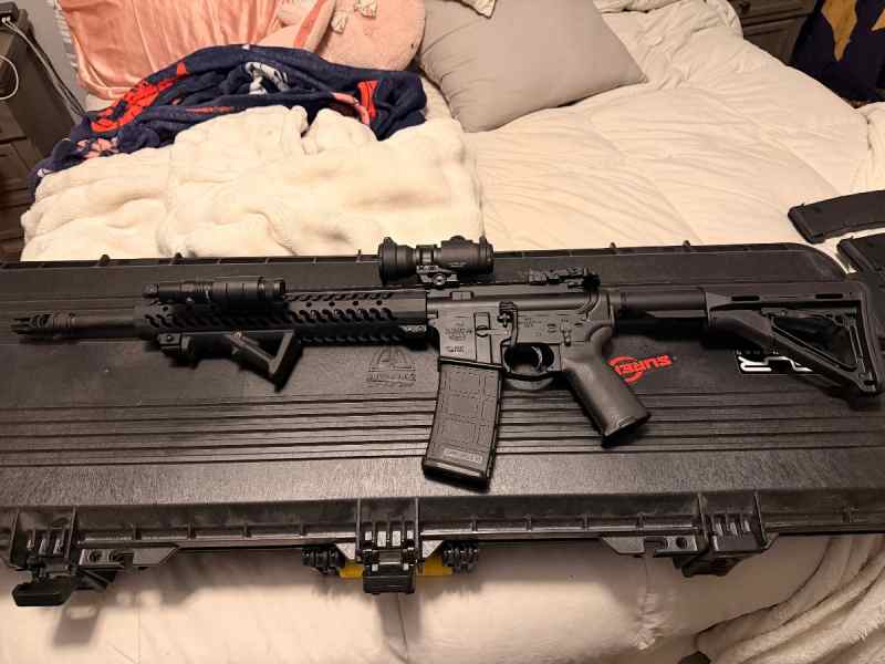 Bushmaster AR-15 - with upgrades w/est 1k ammo