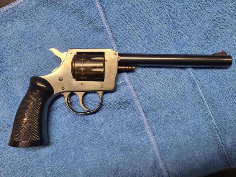 H&amp;R 929 9-shot revolver (.22lr)