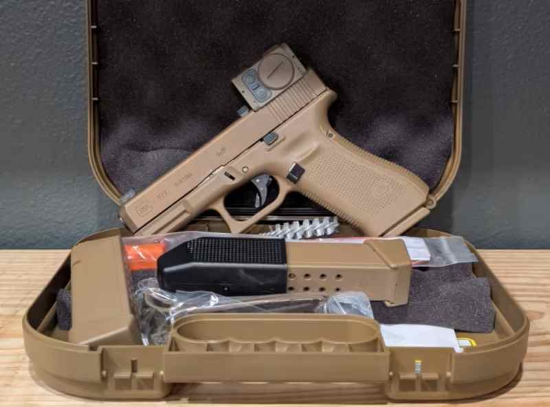 Glock 19X + Aimpoint ACRO P-2 FDE