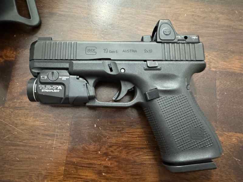 Glock 19 Gen 5 RMR